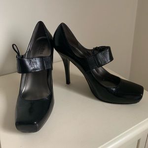 Black leather shoes by Marciano from Guess